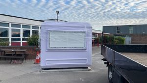 Karmod’un Kiosk Kabini Manchester’da Okul Kantini Oldu