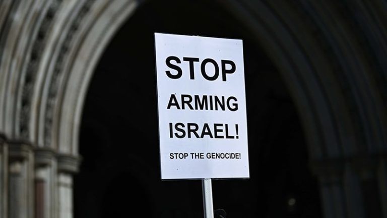 Londra’da Binlerce Kişi İsrail’e Silah Satışını Protesto Etti