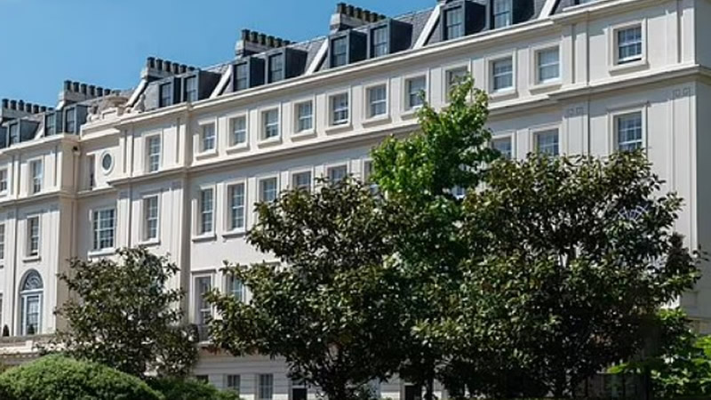 Londra’daki Malikaneye Temizlikçi Kılığında Giren Kadın, 500 Bin Sterlinlik Mücevher Çaldı