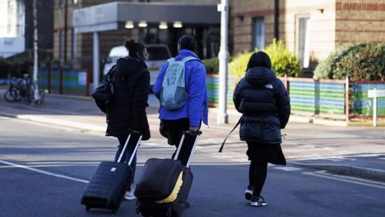 İngiltere’de Sığınmacıların Kaldığı Otel Şirketleri Kârlarının Bir Kısmını Geri Ödeme Sözü Verdi
