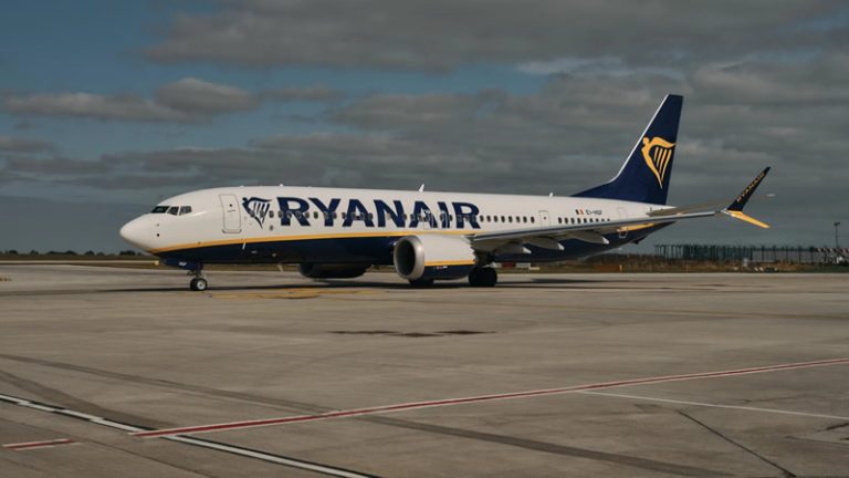 Ryanair’da Üzerine Kahve Dökülen Yolcu 4 Bin Sterlin Tazminat Aldı