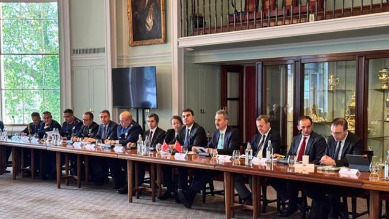 Türkiye ve İngiltere Arasında Savunma Sanayi Alanında Karşılıklı İmzalar Atıldı