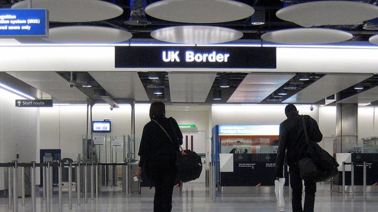 İngiltere’ye Net Göç 2024’te %50 Azaldı