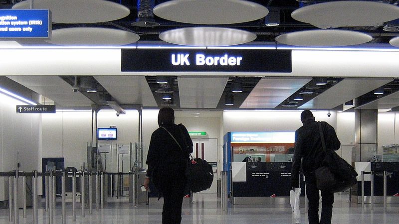 İngiltere’ye Net Göç 2024’te %50 Azaldı