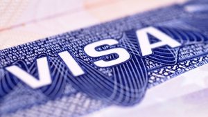 İngiltere’de Aile Vizeleri İçin Gelir Şartının Düşürülmesi Gündemde