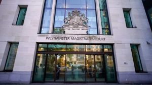 Londra’da Türkiye Başkonsolosluğu Önünde Kur’an Yakan Kişinin Cezası Belli Oldu