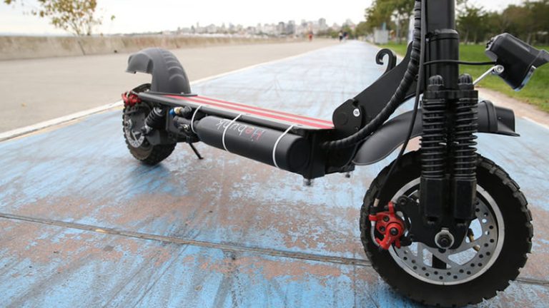 İngiltere’den Elektrikli Scooter Kararı: Plaka, Ehliyet ve Sigorta Zorunlu Oluyor