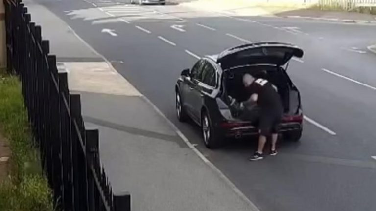 İngiltere’de Cami Önüne 4 Kez Fare Bırakan Adama 18 Hafta Hapis