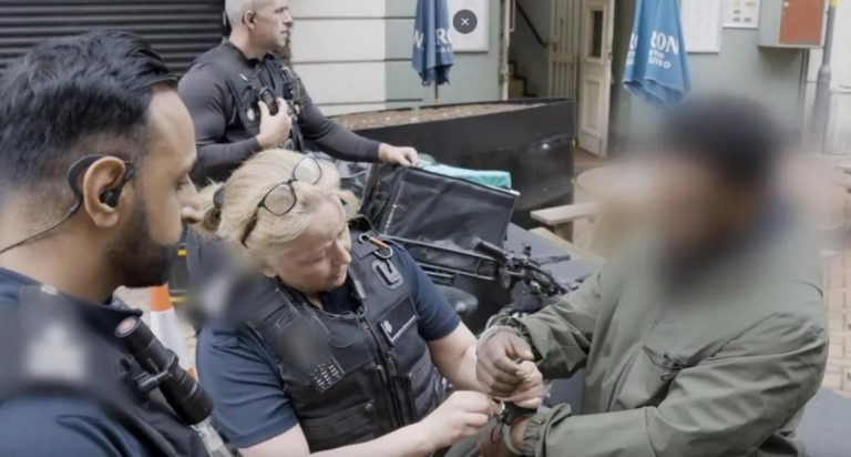 İngiltere Sert Göç Politikalarının Sonuçlarını Görüyor: Net Göç Üçte İki Azaldı