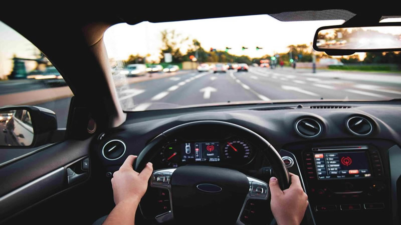 İngiltere’de Yeni Araçlara Alkol Kilidi ve Kara Kutu Zorunluluğu Gündemde