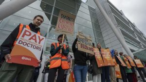 İngiltere’de Asistan Doktorlar 5 Günlük Greve Gidiyor