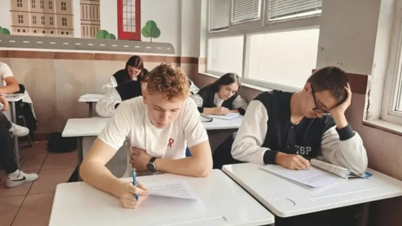 İngiltere’de A-Level Sonuçlarının Pandemi Öncesine Yakın Olması Bekleniyor