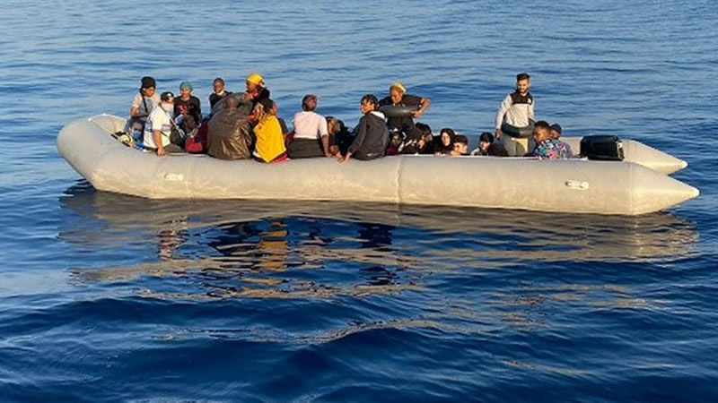 Fransa’ya Sınır Dışı Edilen Bir Göçmen Daha Kaçak Botla İngiltere’ye Geri Döndü