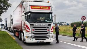 Fransa’dan İngiltere’ye Soğutmalı Kamyonda Geçmeye Çalışan 15 Göçmen Kurtarıldı