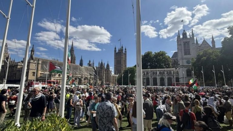 Londra’da Filistin’e Destek Gösterilerinde 466 Kişi Gözaltına Alındı