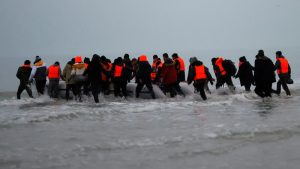 İngiltere, Manş Denizi’nden Gelen Sığınmacıları Fransa’ya Geri Göndermeye Başlıyor