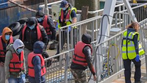 İngiltere’de Mülteci Aile Birleşiminin Askıya Alınması Umutları Yerle Bir Etti