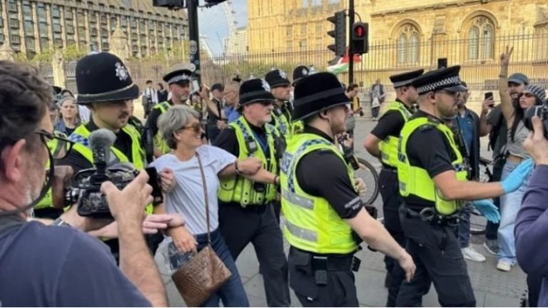 Londra’daki Gazze Gösterisinde 425’ten Fazla Kişi Gözaltına Alındı