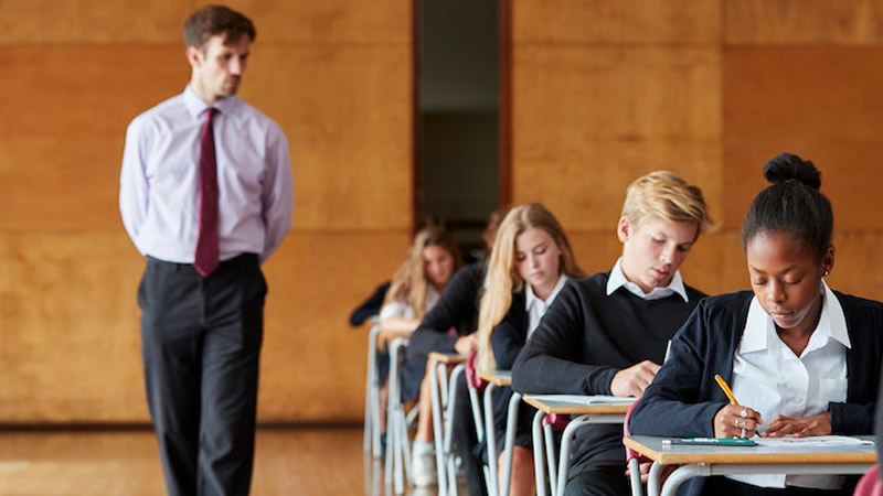 İngiltere’de, GCSE’lerden Sonra Yeni “V-Level” Dersleri Geliyor