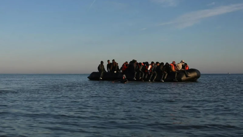 Kaçak Teknelerle Gelen Göçmenlerin Telefonlarına El Koyma Yetkisi Yürürlüğe Girdi