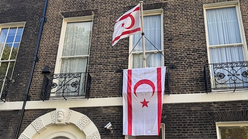 KKTC Cumhurbaşkanı Tufan Erhürman İçin Londra’da Bayrak Töreni