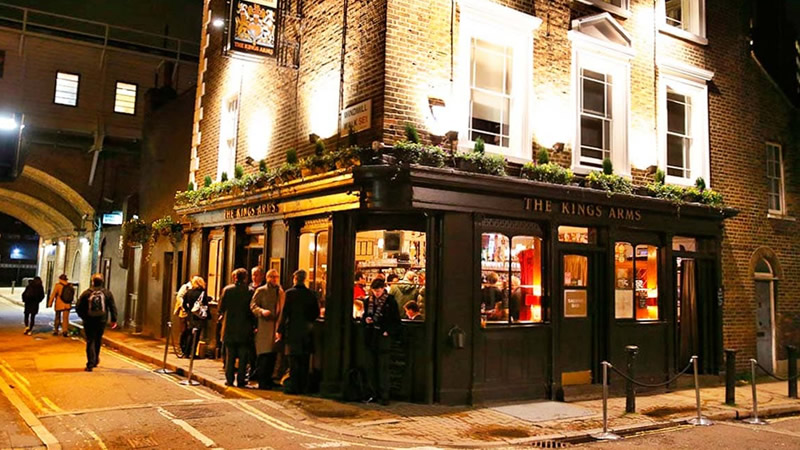 İngiltere’de Barlar Sabaha Kadar Açık Kalabilecek