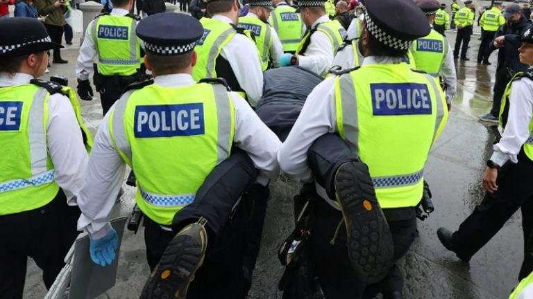 Londra’da ‘Filistin Hareketi’ Protestosuna Sert Polis Müdahalesi