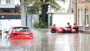 Londra İtfaiyesi’nden Sel Uyarısı: “Acil Durum Çantanızı Hazırlayın”