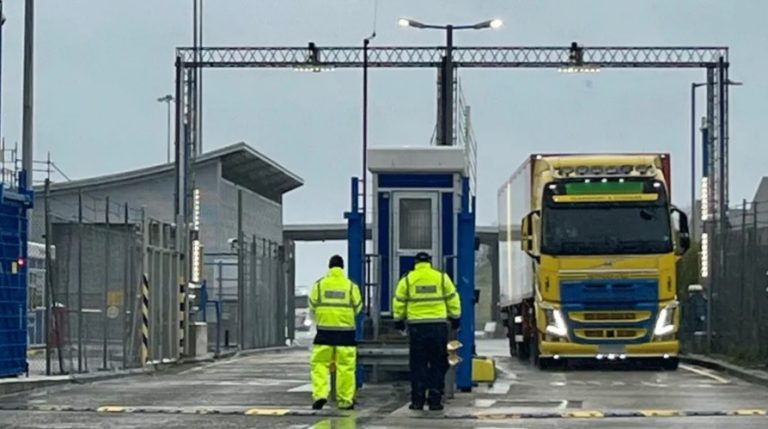 Yasadışı Göç ve Kaçakçılık Operasyonunda 50 Kişi Tutuklandı