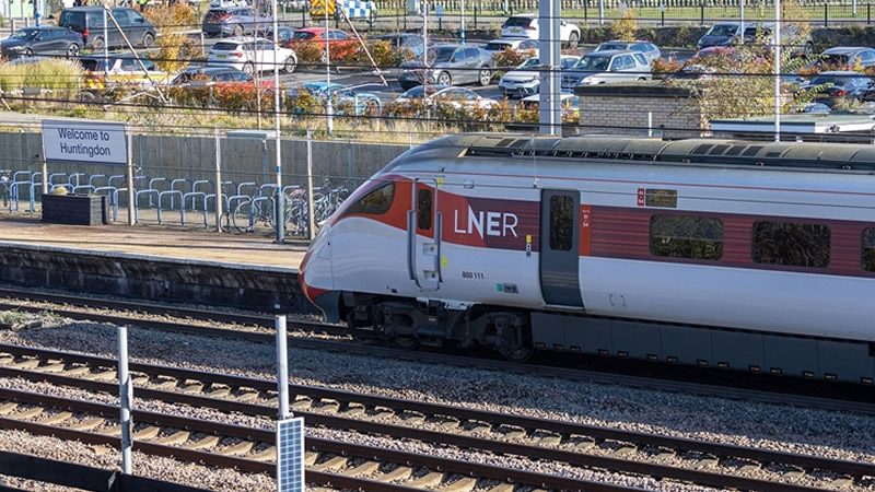 Dehşet Treni! Bıçaklı Saldırganı Durduran Tren Personeli Yoğun Bakımda