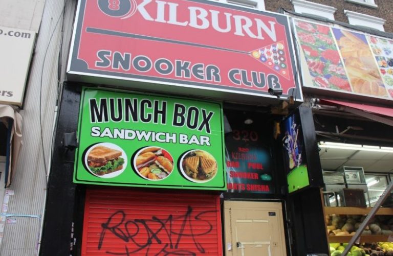 Londra’da Uyuşturucu Merkezi Olduğu İddia Edilen İşletme Polis Tarafından Kapatıldı