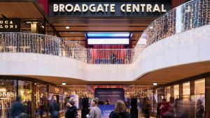 Londra  15 Yıl Sonra Yeni Bir Alışveriş Merkezine Kavuştu