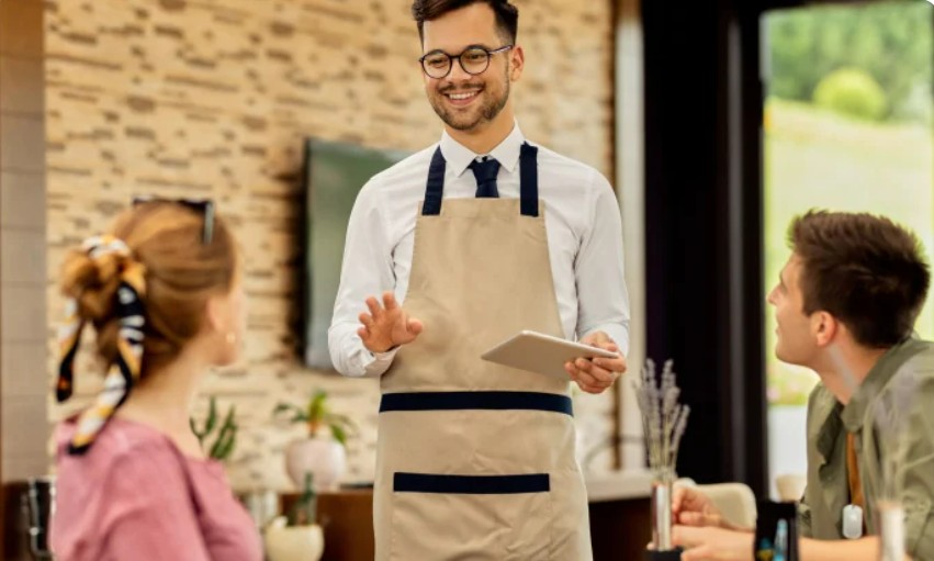 İngiltere’de Asgari Ücret Artıyor: 21 Yaş Üstü İçin Saatlik Ücret 12,71 Sterlin Olacak