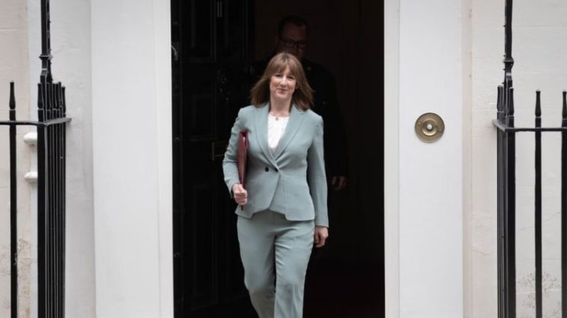 İngiltere Bütçesi Sızdırıldı: Vergi Eşiklerinin 3 Yıl Daha Dondurulacağı Ortaya Çıktı