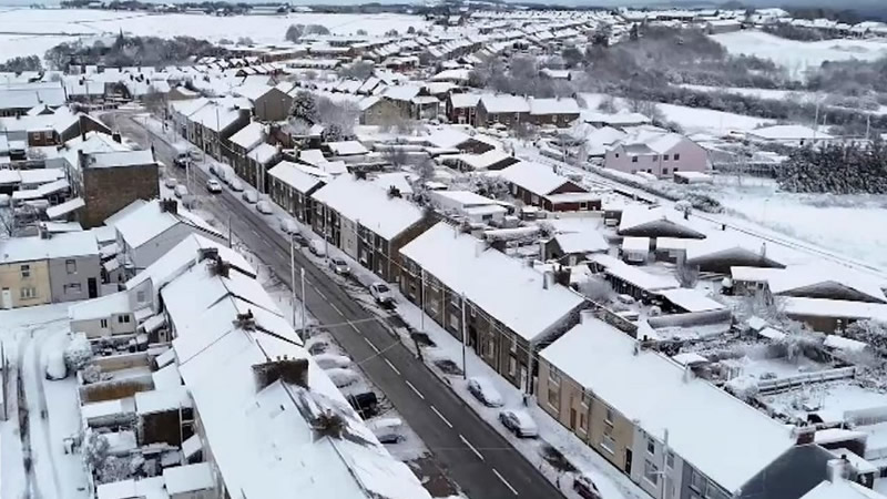 Birleşik Krallık'ta Kar Alarmı: Bazı Bölgelerde Okullar Tatil Edildi