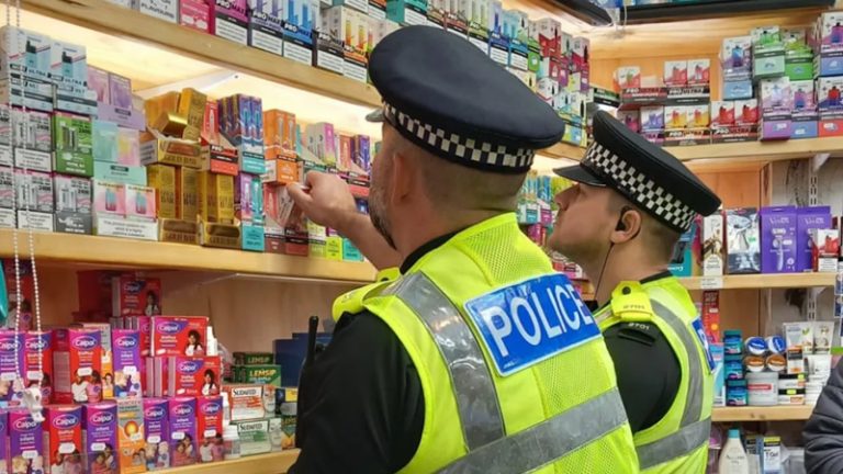 İngiltere Genelinde Kaçak Sigara ve Kara Para Baskını: Polis 920 Şüpheliyi Gözaltına Aldı