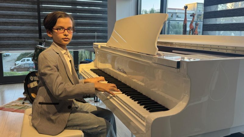 10 Yaşındaki Samsunlu Yusufhan’a, İngiltere’den Lise Düzeyinde Müzik Diploması