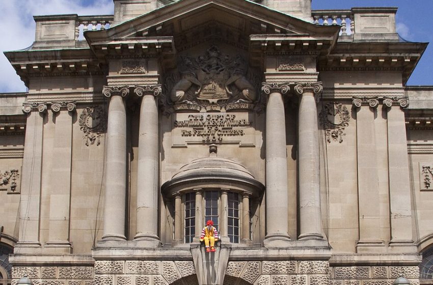Bristol Müzesi’nde Tarihi Yoygun: 600’den Fazla Eser Çalındı