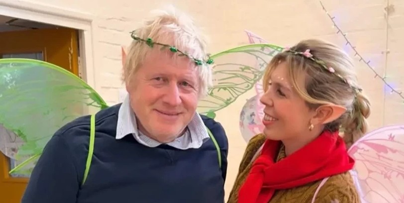 Boris Johnson’un “Peri” Kostümü Sosyal Medyada Gündem Oldu
