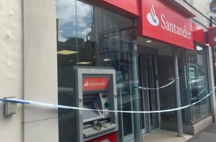  İngiltere’de 300 Bin Sterlinlik ATM Soygunu Sonrası 3 Kişi Tutuklandı