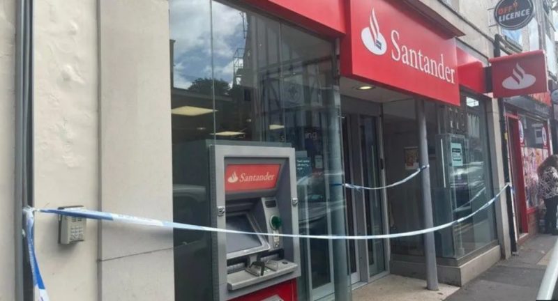 İngiltere'de 300 Bin Sterlinlik ATM Soygunu Sonrası 3 Kişi Tutuklandı