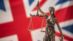 İngiltere’de Üç Yıldan Az Ceza Gerektiren Suçlarda Jürili Yargılama Kaldırılıyor