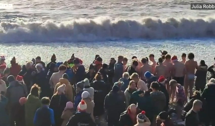  Noel Günü Yapılan Yüzme Etkinliğine Katılan 2 Kişi Hala Kayıp