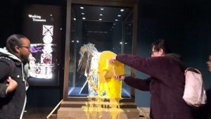 Londra Kalesi’nde Crown Jewels Sergisine Gıda Saldırısı: 4 Gözaltı