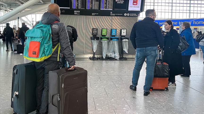Stansted Havalimanı Yönetiminden Noel Öncesi Yolculara Uyarı