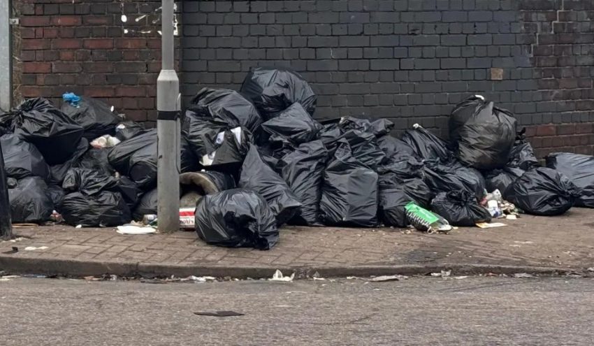  Birmingham’daki Çöp Grevi 1 Yılı Geride Bıraktı
