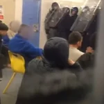 İngiltere’de Gözaltı Merkezlerinde Sığınmacı Protestosu: Polis Müdahale Etti