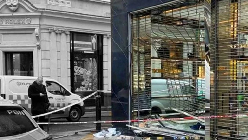 Londra’da Yves Saint Laurent Mağazasında Film Gibi Soygun