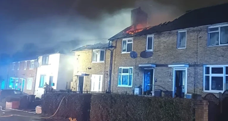 Güney Londra’da Bir Evde Çıkan Yangında 70 İtfaiyeci Seferber Oldu
