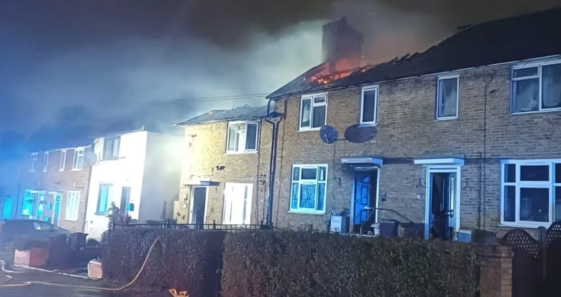 Güney Londra’da Bir Evde Çıkan Yangında 70 İtfaiyeci Seferber Oldu